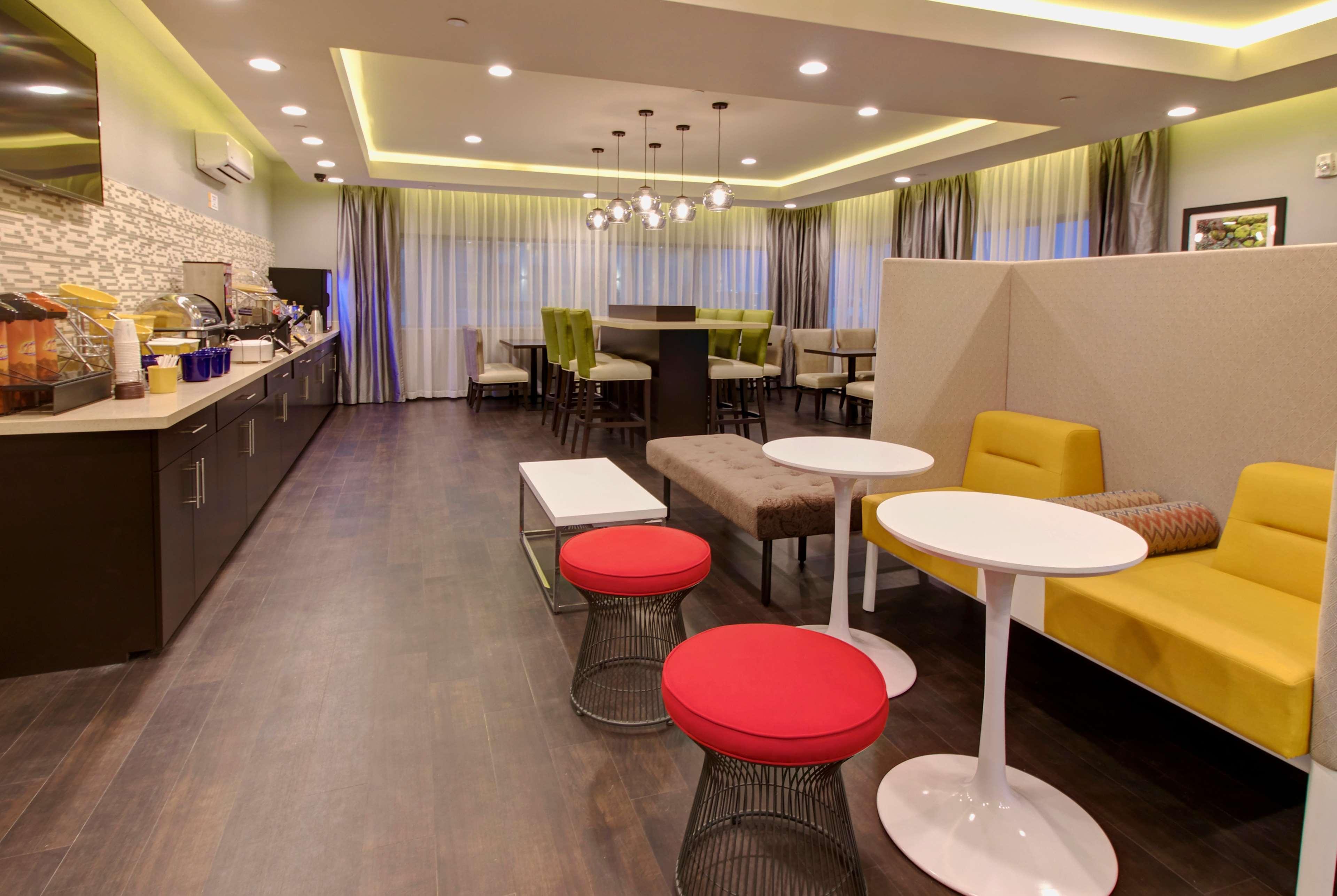 Days Inn & Suites By Wyndham Порт-Артур Экстерьер фото