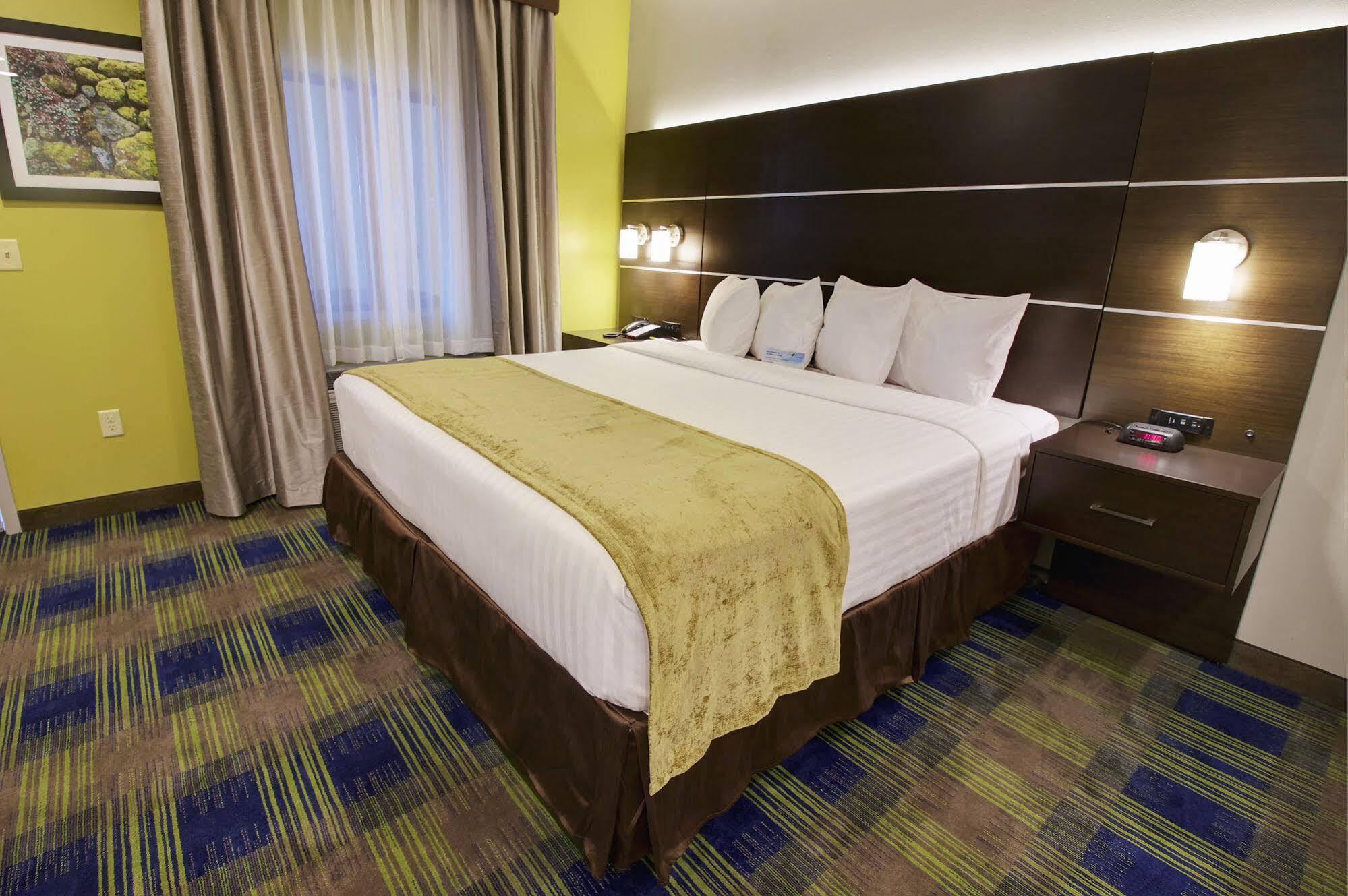 Days Inn & Suites By Wyndham Порт-Артур Экстерьер фото